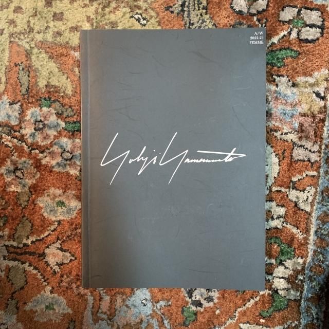 Yohji Yamamoto femme 2022-23 autum & winter collection look