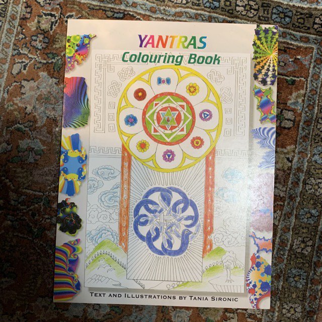 <img class='new_mark_img1' src='https://img.shop-pro.jp/img/new/icons2.gif' style='border:none;display:inline;margin:0px;padding:0px;width:auto;' />YANTRAS  Colouring Book