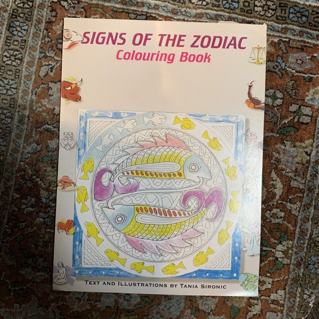 <img class='new_mark_img1' src='https://img.shop-pro.jp/img/new/icons2.gif' style='border:none;display:inline;margin:0px;padding:0px;width:auto;' />SIGNS OF THE ZODIAC  Colouring Book