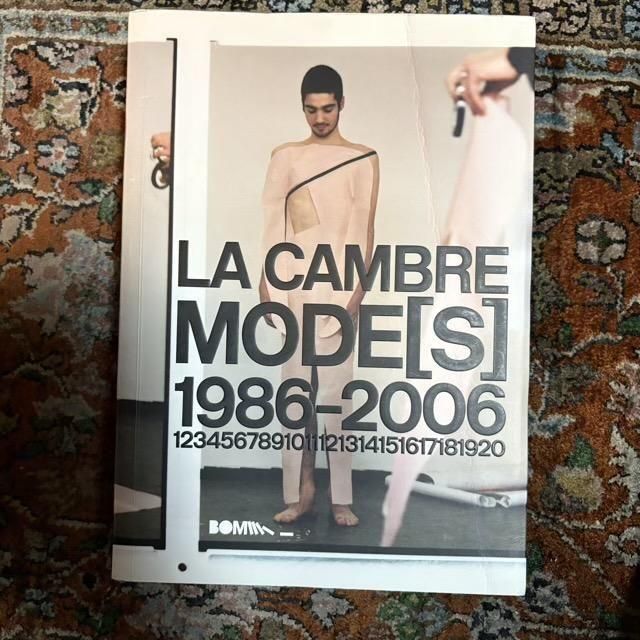 <img class='new_mark_img1' src='https://img.shop-pro.jp/img/new/icons1.gif' style='border:none;display:inline;margin:0px;padding:0px;width:auto;' />LA CAMBRE MODE[S] 1986-2006