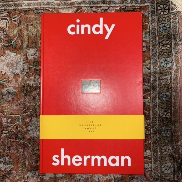 <img class='new_mark_img1' src='https://img.shop-pro.jp/img/new/icons10.gif' style='border:none;display:inline;margin:0px;padding:0px;width:auto;' />The Hasselblad Award 1999 Cindy Sherman