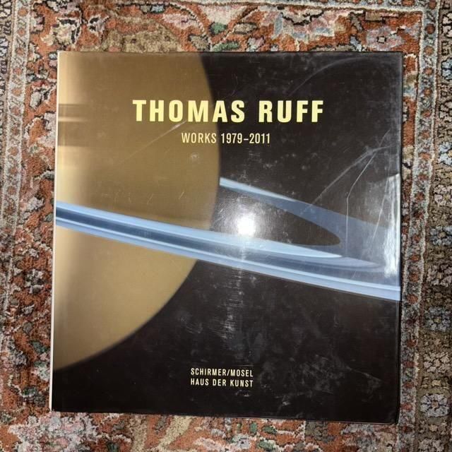 <img class='new_mark_img1' src='https://img.shop-pro.jp/img/new/icons10.gif' style='border:none;display:inline;margin:0px;padding:0px;width:auto;' />THOMAS RUFF  WORKS 1979 2011
