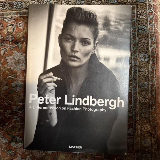 <img class='new_mark_img1' src='https://img.shop-pro.jp/img/new/icons56.gif' style='border:none;display:inline;margin:0px;padding:0px;width:auto;' />Peter Lindbergh  / A Different Vision on Fashion Photography
