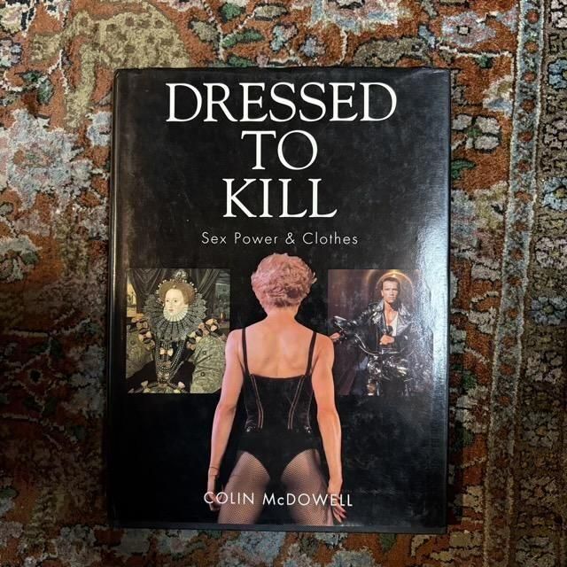 <img class='new_mark_img1' src='https://img.shop-pro.jp/img/new/icons1.gif' style='border:none;display:inline;margin:0px;padding:0px;width:auto;' />Dressed to Kill   Sex, Power & Clothes