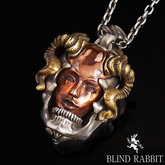 BLIND RABBIT-ブラインドラビット-Succubus Pendant- SILVER SHIELD