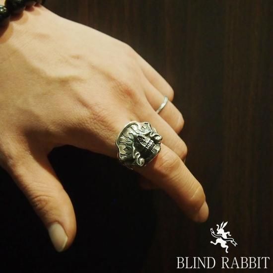 BLIND RABBIT-ブラインドラビット-INRI Ribbon Skull- SILVER SHIELD