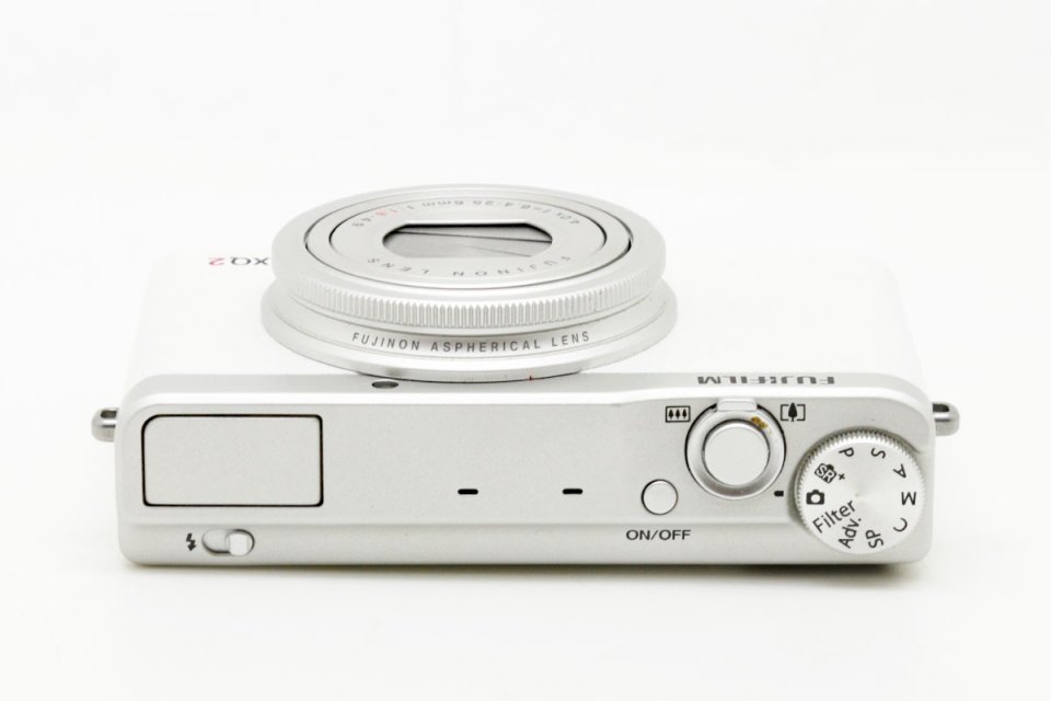FUJI FILM XQ2 WHITE - デジタルカメラ