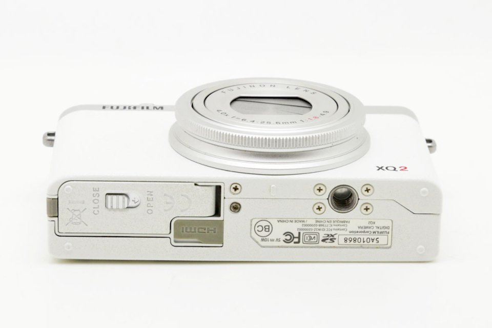 フジフイルム XQ2 ホワイト　(A2745) - ライカ、ローライなどの中古カメラ通販 | 銀座カツミ堂写真機店
