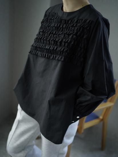 slanting frill blouse(black) - BayBee