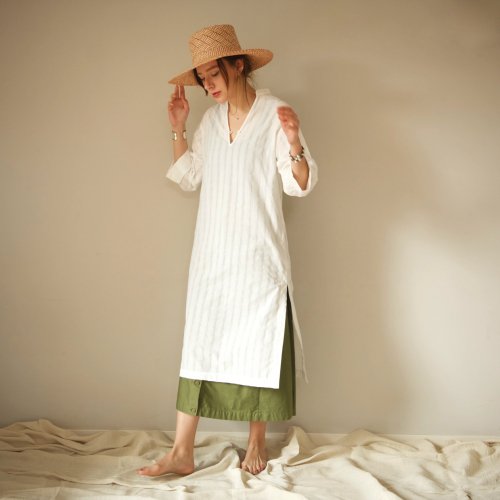 <img class='new_mark_img1' src='https://img.shop-pro.jp/img/new/icons23.gif' style='border:none;display:inline;margin:0px;padding:0px;width:auto;' />Stripe Caftan (white)