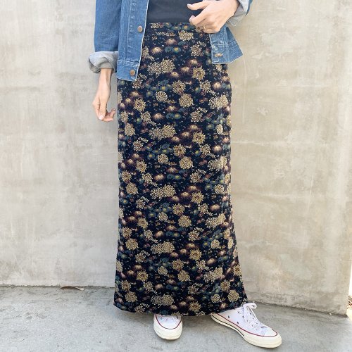 <img class='new_mark_img1' src='https://img.shop-pro.jp/img/new/icons23.gif' style='border:none;display:inline;margin:0px;padding:0px;width:auto;' />Vintage White & Blue Flower Long Skirt