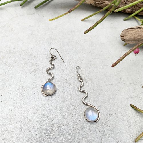 Moonstone Wave Silver Erring