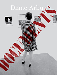 アート・デザイン・音楽 Diane Arbus: Documents Diane Arbus Documents - Hardcover – MoMA Design Store