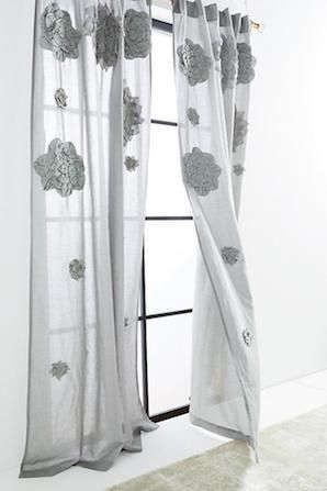 AnthropologieアンソロポロジーGeorgina Curtain 花のアップリケ