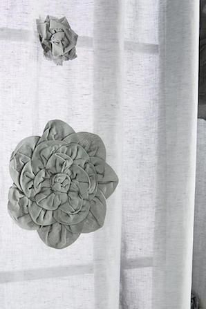AnthropologieアンソロポロジーGeorgina Curtain 花のアップリケ