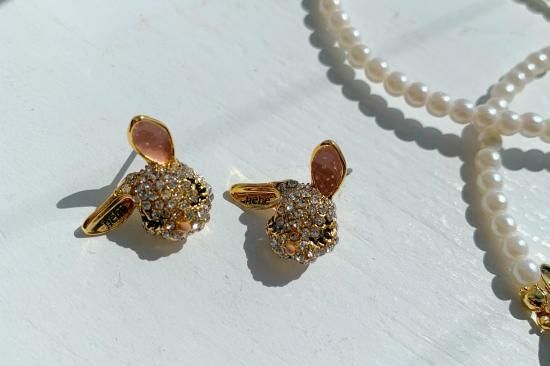 うさぎのチュールイヤリング♡♡(奥のピンク) 花とうさぎのピアス 2P｜ウサギがいる｜CUNE ONLINE STORE