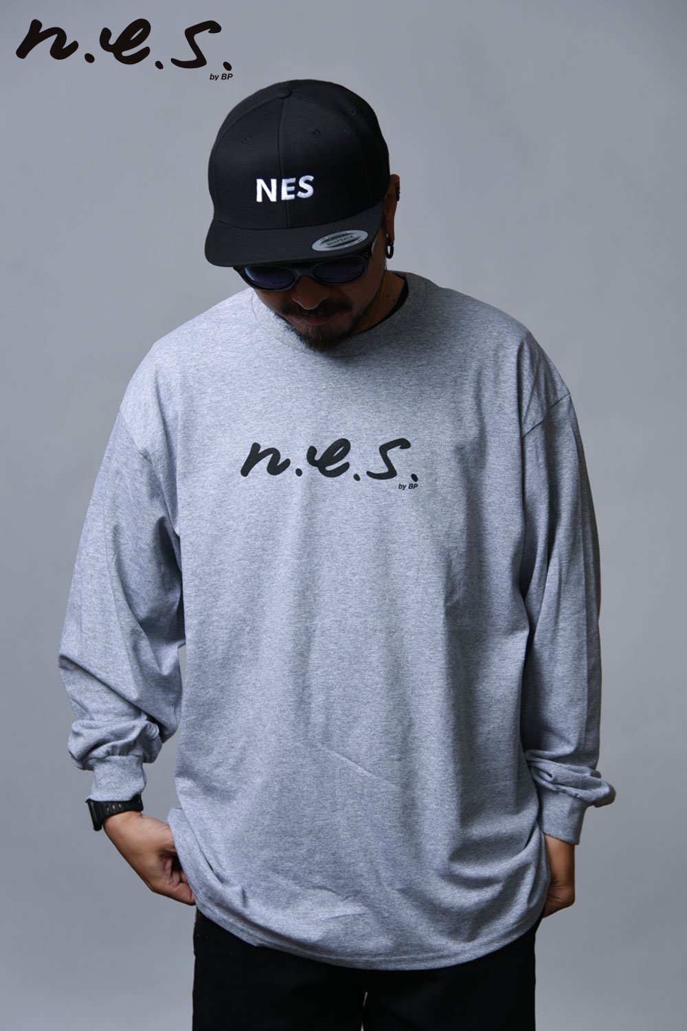 n.e.s. by BP(ネズ バイ ビーピー) ロングスリーブTシャツ N.E.S. Logo