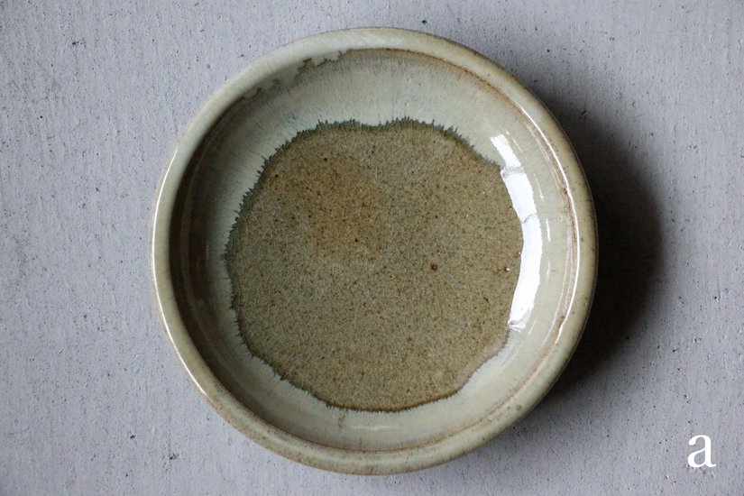 mooshuleek -ムーシュリーク- 土灰釉 白掛７寸皿 (長野 やきもの山上)