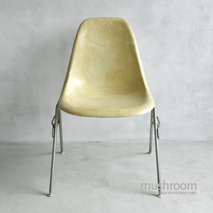 EAMES SIDE SHELL CHAIR