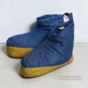 THE NORTH FACE DOWN ROOM SHOESLARGE/GOOD CONDITION