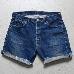 LEVI'S 501 BIGE CUT-OFF JEANSVERY GOOD CONDITION