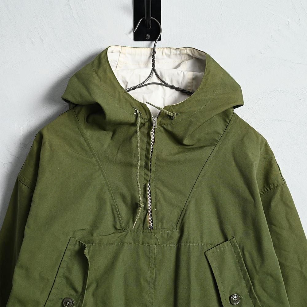 60s LLBean 筆記体 Labrador Parka Sporting a 1960's LL Bean Labrador parka on the dog walk