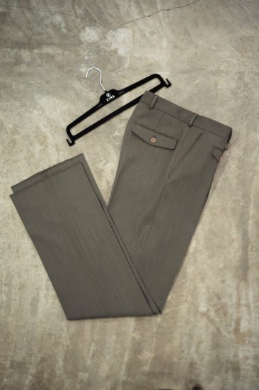 <img class='new_mark_img1' src='https://img.shop-pro.jp/img/new/icons47.gif' style='border:none;display:inline;margin:0px;padding:0px;width:auto;' />Bernard ZINS semi flare TROUSERS
