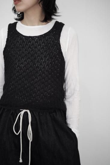 <img class='new_mark_img1' src='https://img.shop-pro.jp/img/new/icons36.gif' style='border:none;display:inline;margin:0px;padding:0px;width:auto;' />NIDO  TEXTURED VEST  [black]