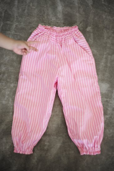 <img class='new_mark_img1' src='https://img.shop-pro.jp/img/new/icons14.gif' style='border:none;display:inline;margin:0px;padding:0px;width:auto;' />r ein  KIDS pants [pink stripe]
