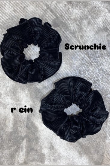 <img class='new_mark_img1' src='https://img.shop-pro.jp/img/new/icons14.gif' style='border:none;display:inline;margin:0px;padding:0px;width:auto;' />r ein  Scrunchie  [black corduroy]