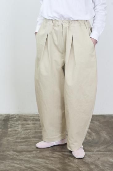 <img class='new_mark_img1' src='https://img.shop-pro.jp/img/new/icons14.gif' style='border:none;display:inline;margin:0px;padding:0px;width:auto;' />r einROUNDISH tuck PT  [LIGHT BEIGE]