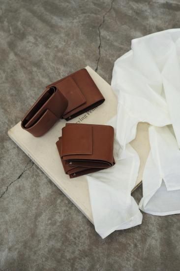 <img class='new_mark_img1' src='https://img.shop-pro.jp/img/new/icons14.gif' style='border:none;display:inline;margin:0px;padding:0px;width:auto;' />r ein  Square Wallet  [brown]