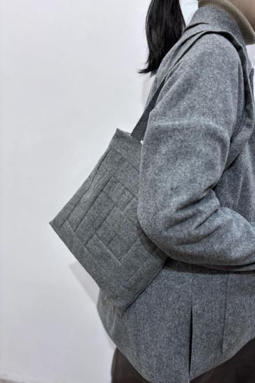 <img class='new_mark_img1' src='https://img.shop-pro.jp/img/new/icons14.gif' style='border:none;display:inline;margin:0px;padding:0px;width:auto;' />r ein  Patchwork totebag    [ wool gray ]