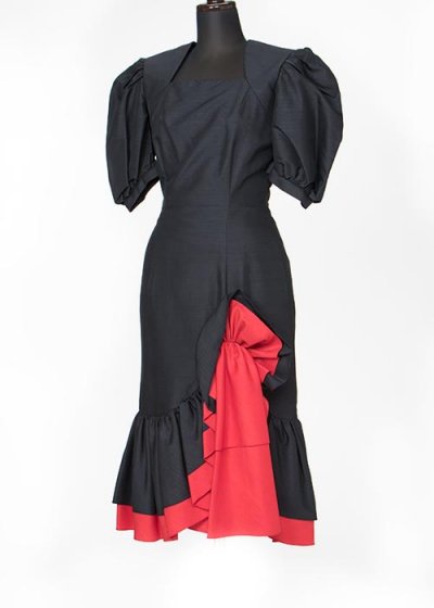 HD9-10 ゲストドレスレンタル シャンタン織 黒に朱赤の裾  ボレロ風ドレス