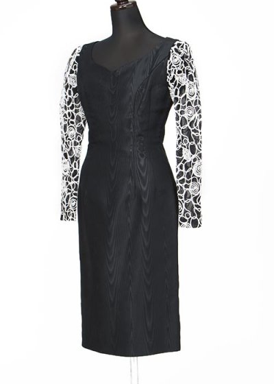 HD9-26 ゲストドレスレンタル 黒ドレス 袖に白いモチーフ
