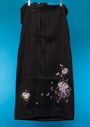 HA93-17女子袴レンタル(紐下93身長158-163)黒 薔薇刺繍 