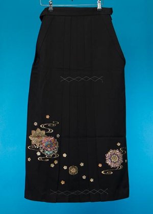 HA97-17女袴レンタル 紐下97(身長163-168 普通巾) 黒 華紋　ダイヤビジュー付　