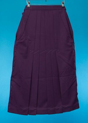 HA87-13ややワイド女子袴レンタル(身長150-155(ブーツの場合155-160)ヒップ80-110) 赤紫 無地 前ひもロング