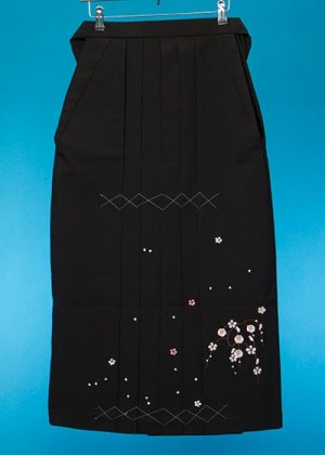 HA91-5女袴レンタル (身長156-160cmブーツの場合165cm） 普通巾)黒 桜刺繍  