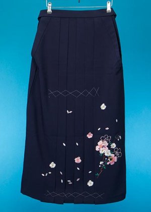 HA91-10女袴レンタル  (身長155-160普通巾)紺 桜刺繍 
