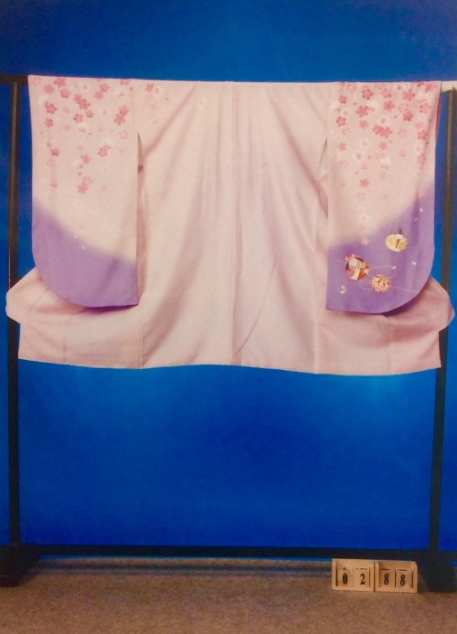 S288小振袖レンタル裄67(ヒップ77-101）紫 濃淡ぼかし  桜とひな人形  