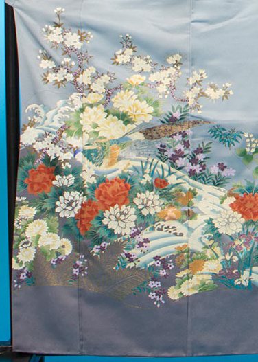 TI511色留袖レンタル(裄66-68身長144-164ヒップ76-101) 正絹5つ紋比翼付 水色がかったグレー 牡丹と桜 アウトレット
