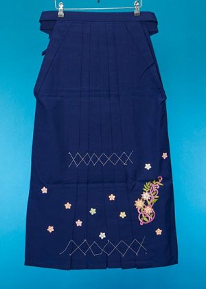 HA92-1女袴レンタル  (身長155-160 普通巾) 紺 花の刺繍