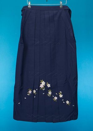 HA93-5女袴レンタル  (身長158-163 普通巾) 紺 桜の刺繍