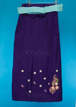HA98-1トール女袴レンタル(身長163-168普通巾) 紫 花の刺繍  ひも水色 