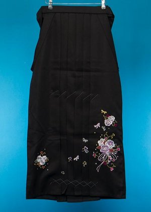 HA98-8トール女袴レンタル (身長163-168 普通巾) 黒系 薔薇の刺繍