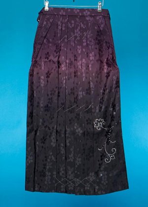 HA99-18トール女袴レンタル(身長165-170 普通巾）紫/黒ぼかし ダイヤの花 紐レース ブランド