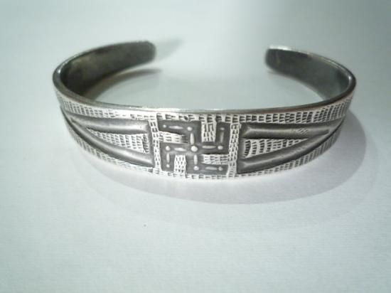 1910-20s ヴィンテージ スワスティカ シルバーバングルVINTAGE SWASTIKA SILVER BANGLE -  ポロラルフローレン,ストリート,デザイナーズ,VINTAGE,ブランド古着,ヴィンテージの通販サイト｜ リオール