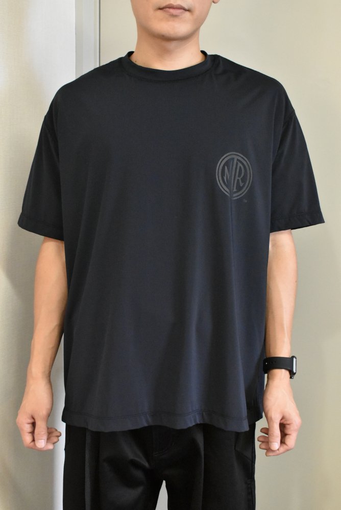 MOUT RECON TAILOR/マウトリーコンテーラー　MOUT GLOW-IN-THE　T-shirt