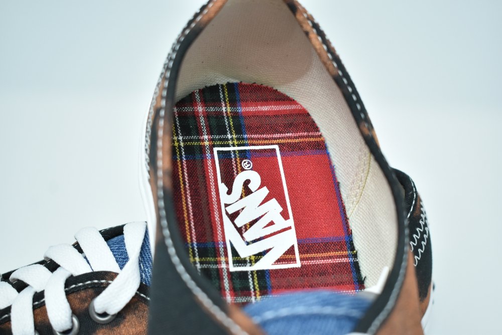 <img class='new_mark_img1' src='https://img.shop-pro.jp/img/new/icons16.gif' style='border:none;display:inline;margin:0px;padding:0px;width:auto;' />VANS / ヴァンズ　Authentic Tartan Daze
